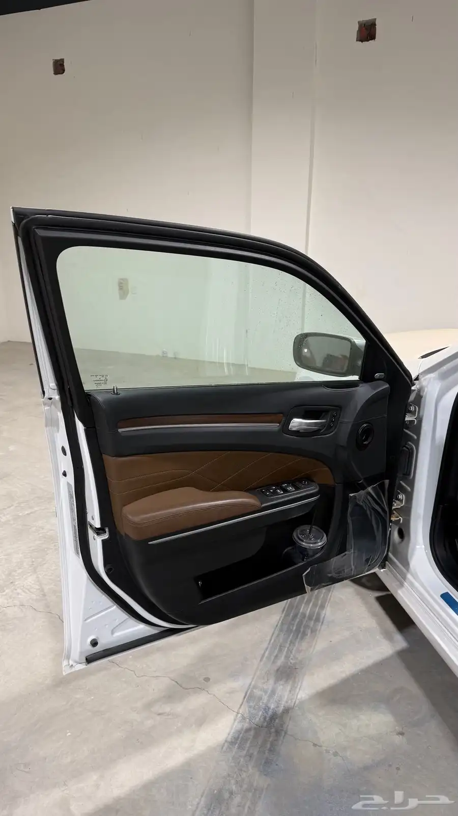 كرايزلر c300 v8 2021 لكجري 12