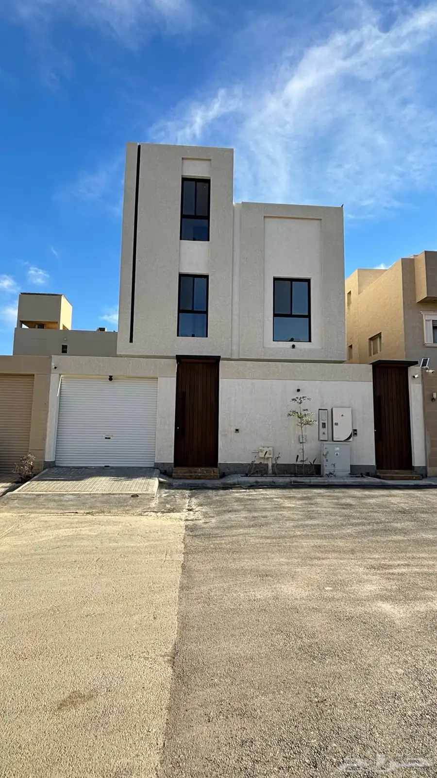 دور اول للإيجار حي النرجس 0