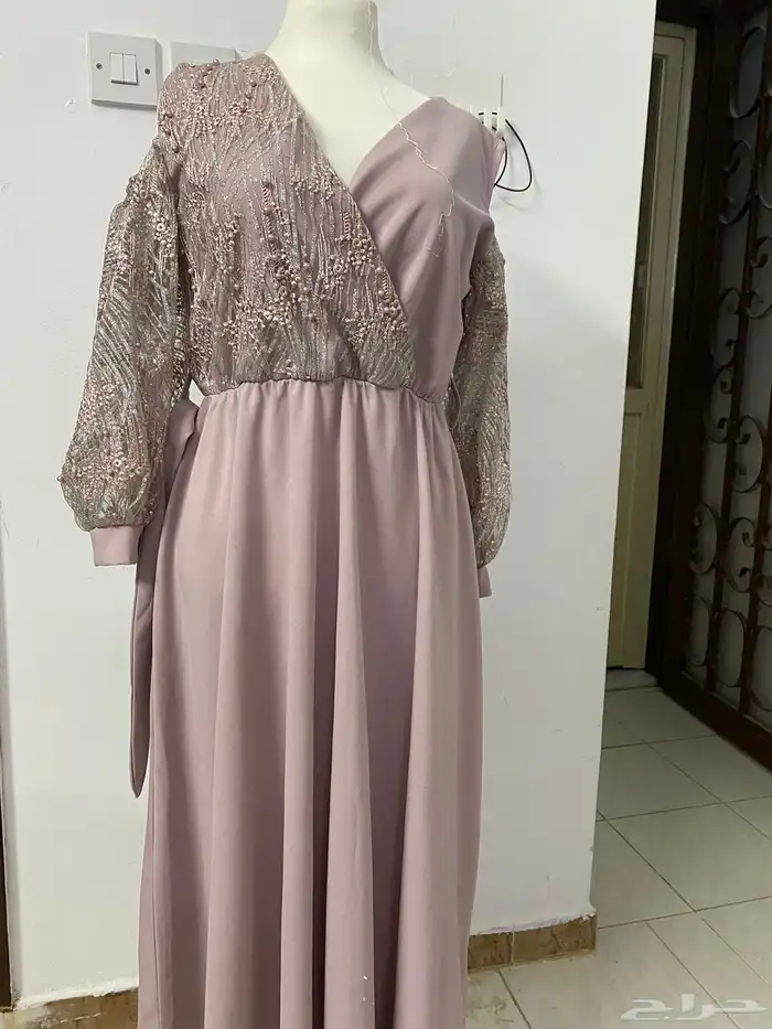 ملابس نسائية ما يقارب ال1500 قطعة للبيع بالجملة 31