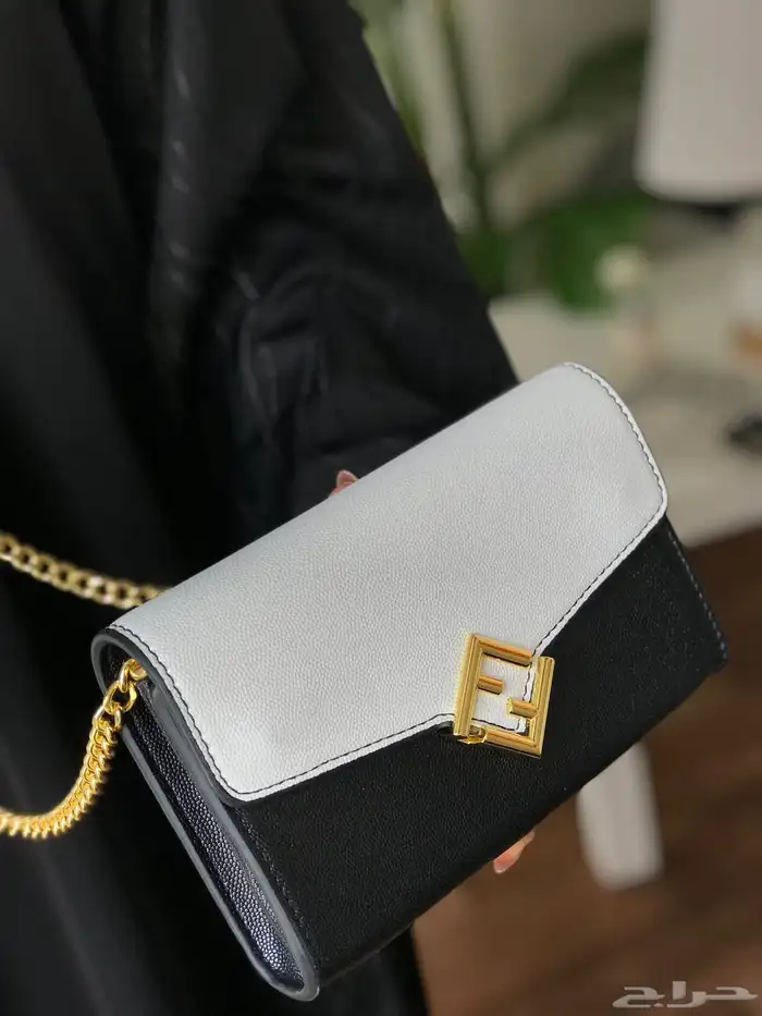 شنط نسائيه ماركات 34