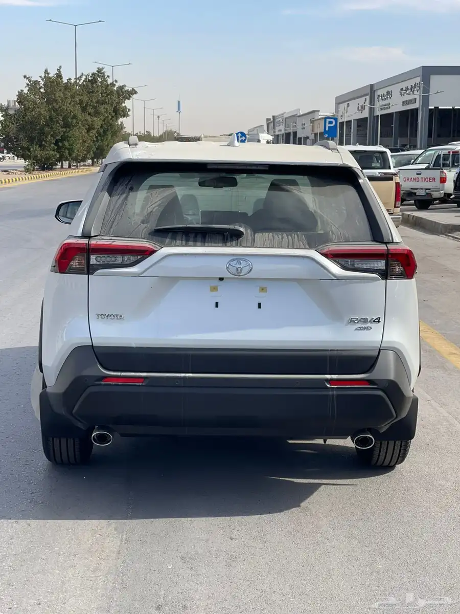 راف فور 2025 XLE مكينه 2.0 بريمي 1