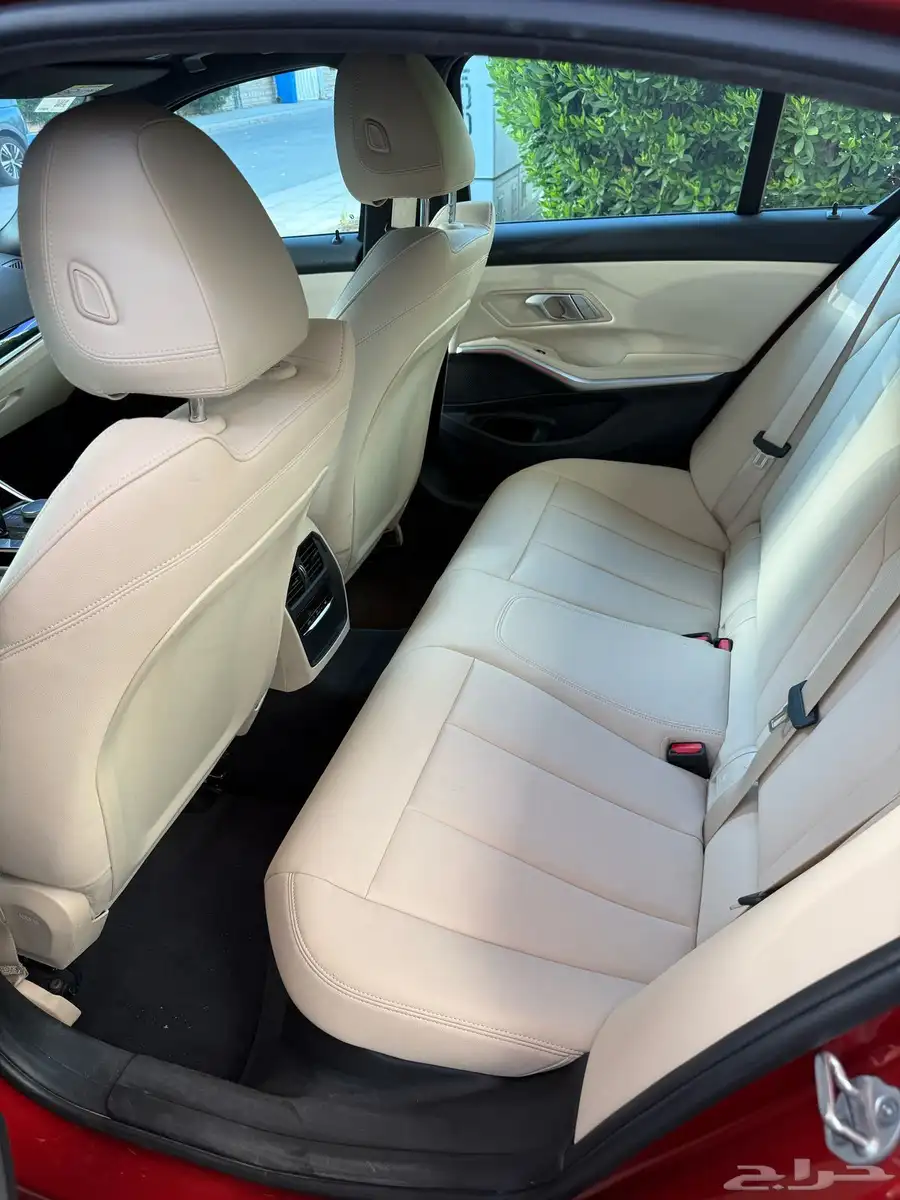 BMW 320i 9