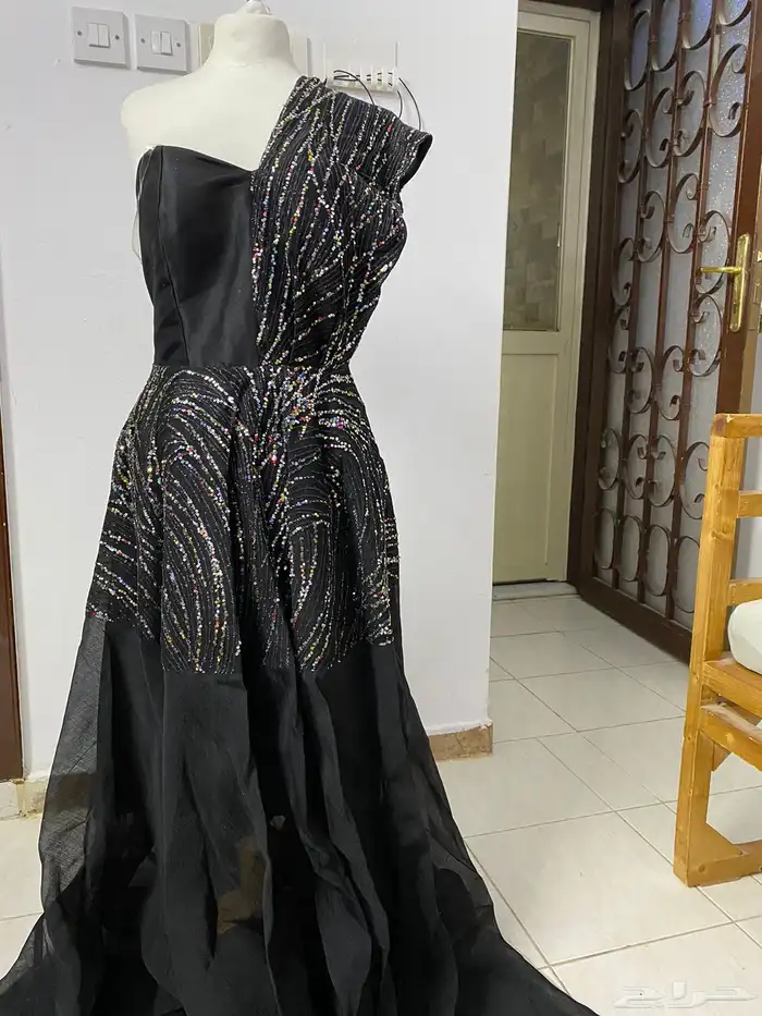 ملابس نسائية ما يقارب ال1500 قطعة للبيع بالجملة 30