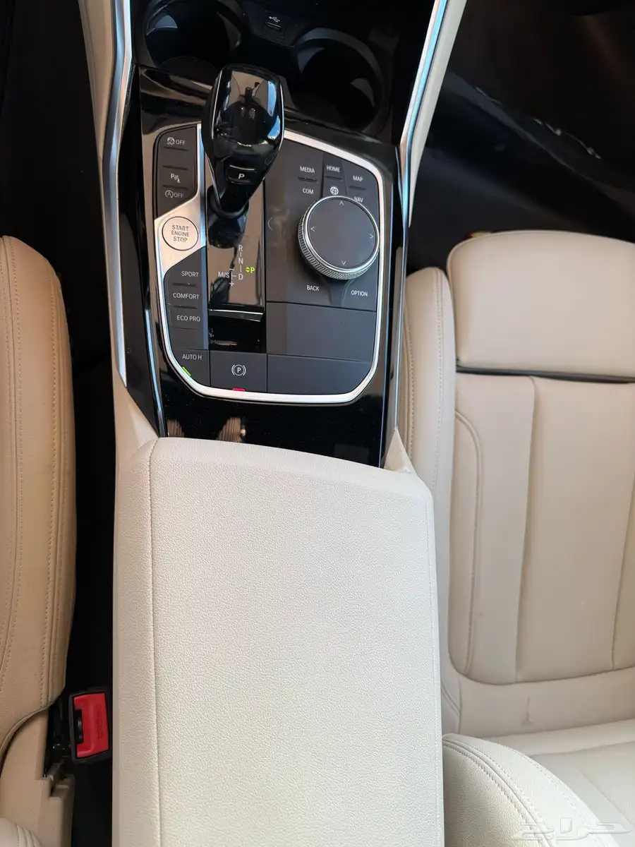 BMW 320i 8