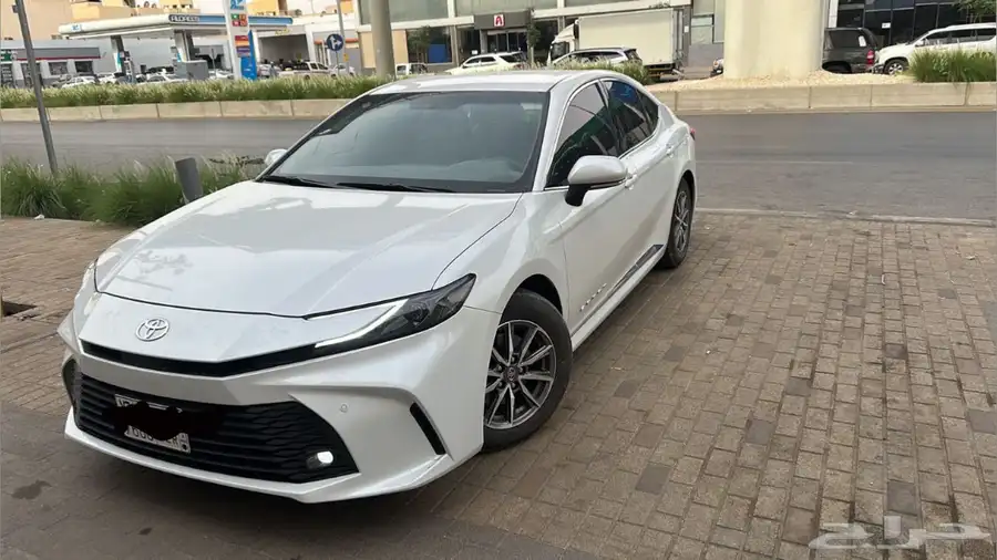كامري 2025 نص فل هايبرد و بنزين 2