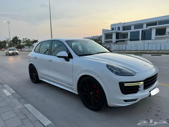 بورش كايين GTS 2016 ابيض وداخليه احمر فل كامل 3