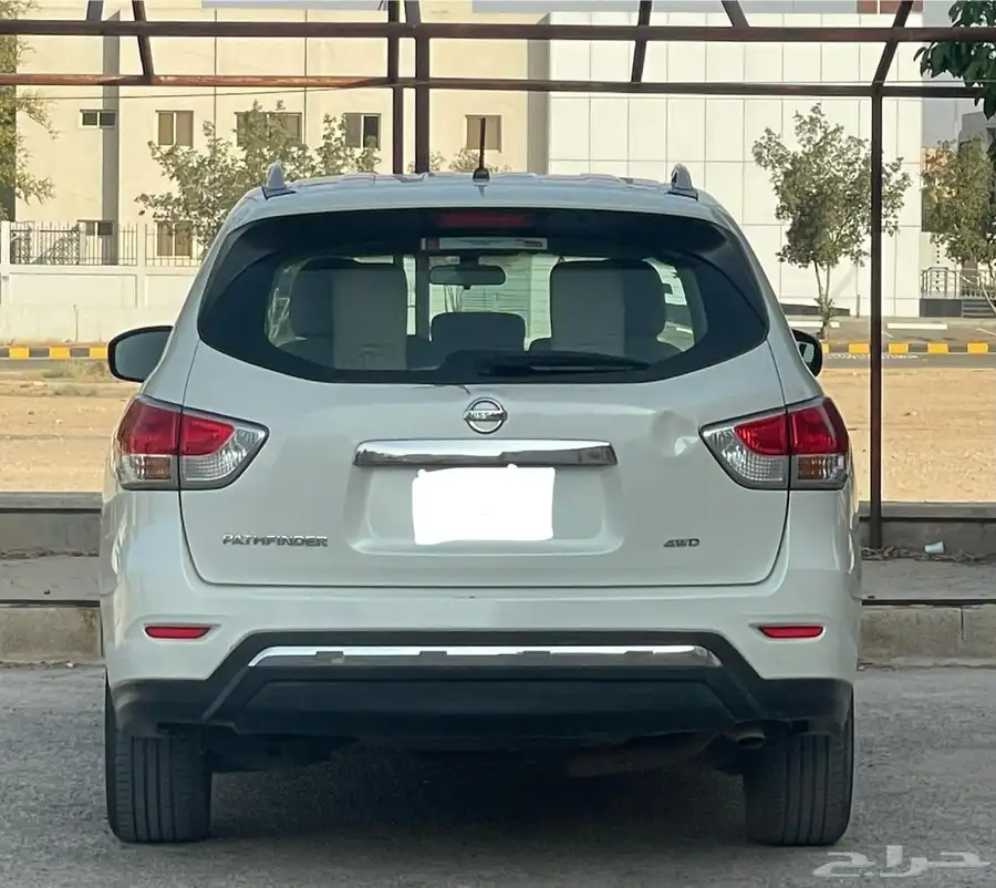 نيسان 8