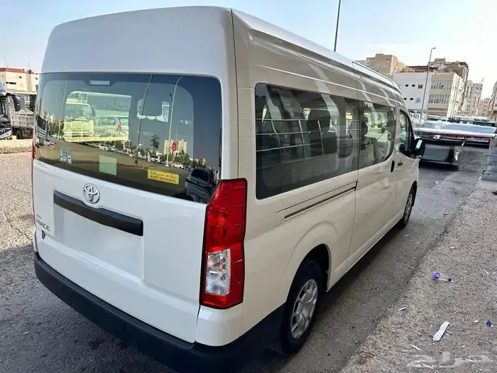 اجار باصات هايس موديلات حديثه مع السائق في الرياض 1