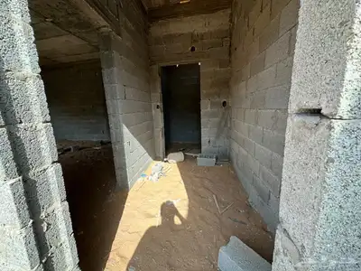 للبيع ارض مبني علها الاسوار 4