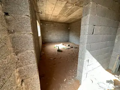 للبيع ارض مبني علها الاسوار 3