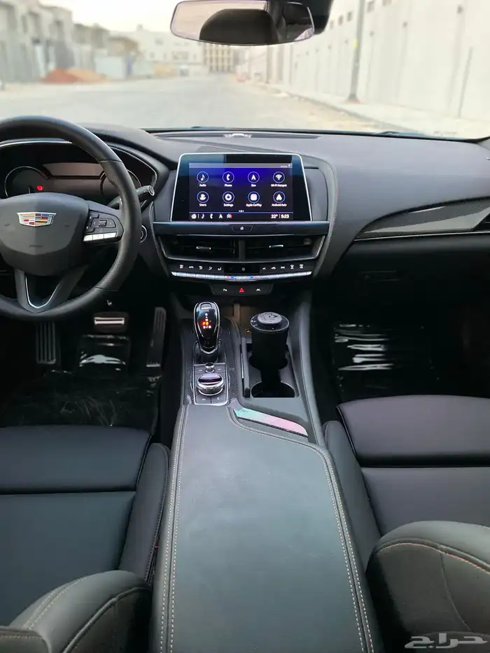 كاديلاك CT5 2022 12