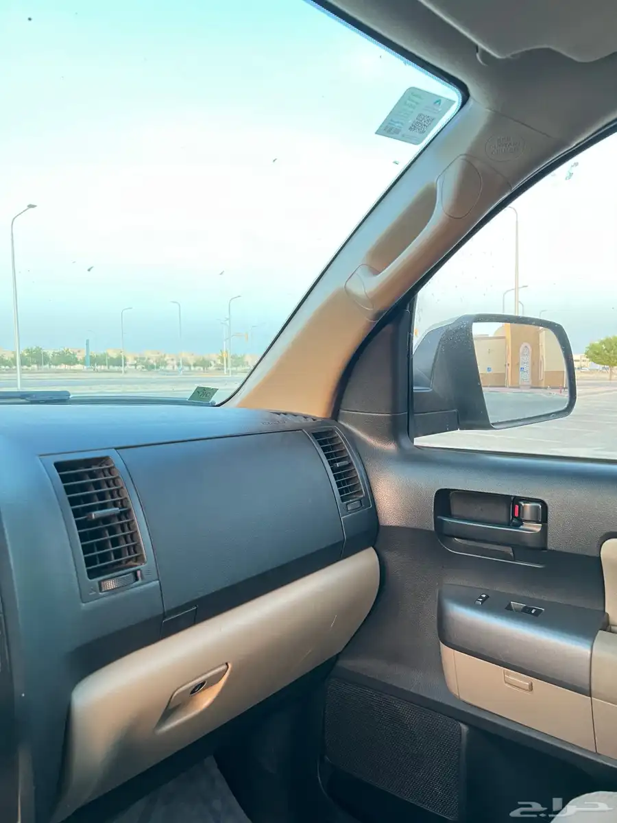 للبيع سكويا 2013 نظيف 32