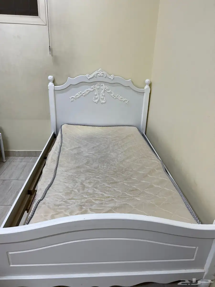 سرير خشب 0