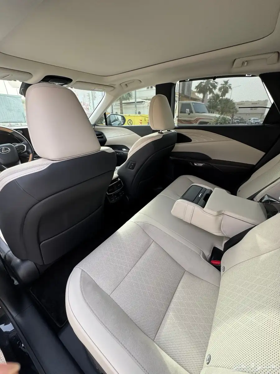 لكسز RX350 hybrid 2025 للتنازل 4