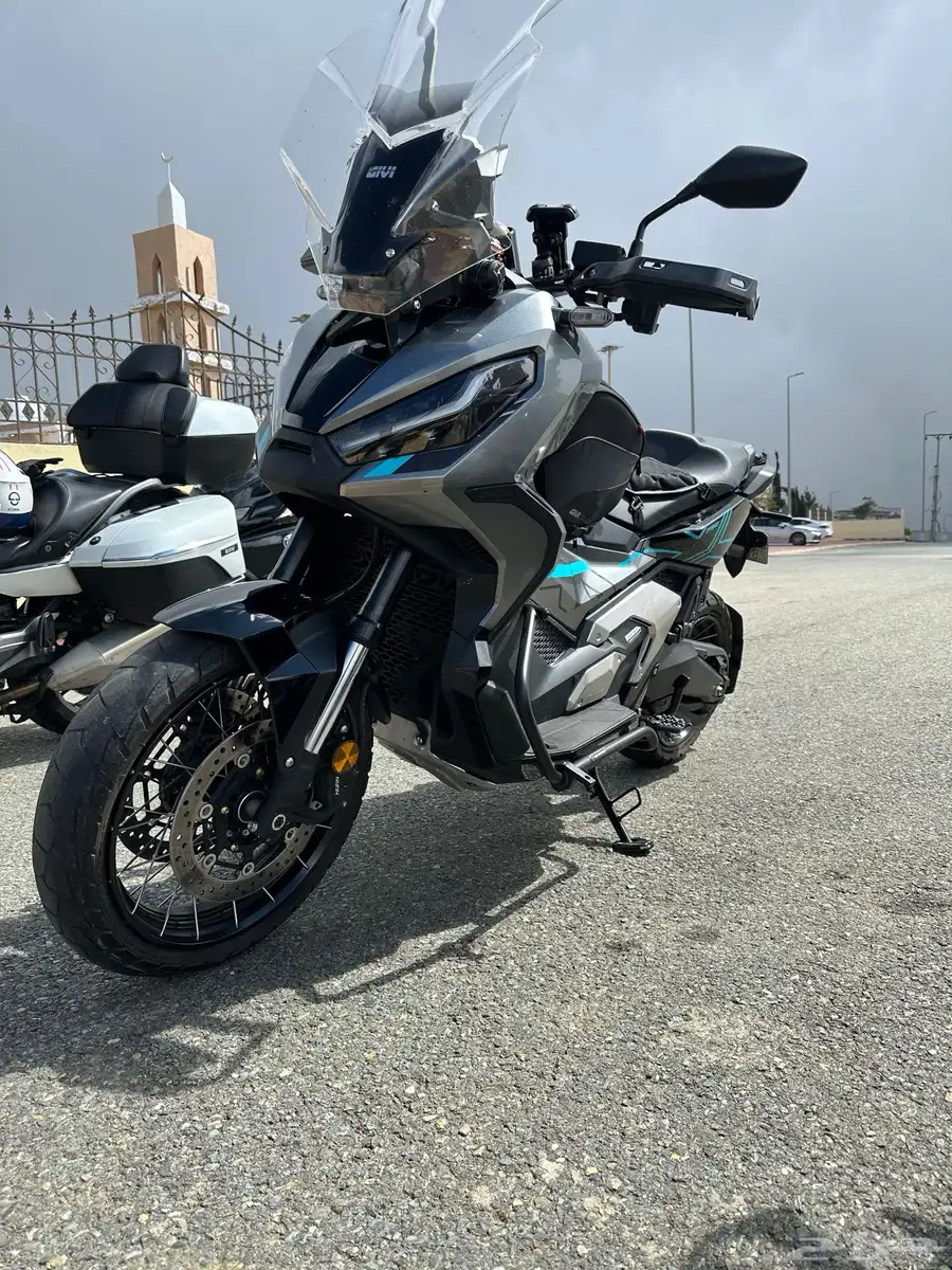 هوندا XADV750 موديل 24 بحالة ممتازة 10