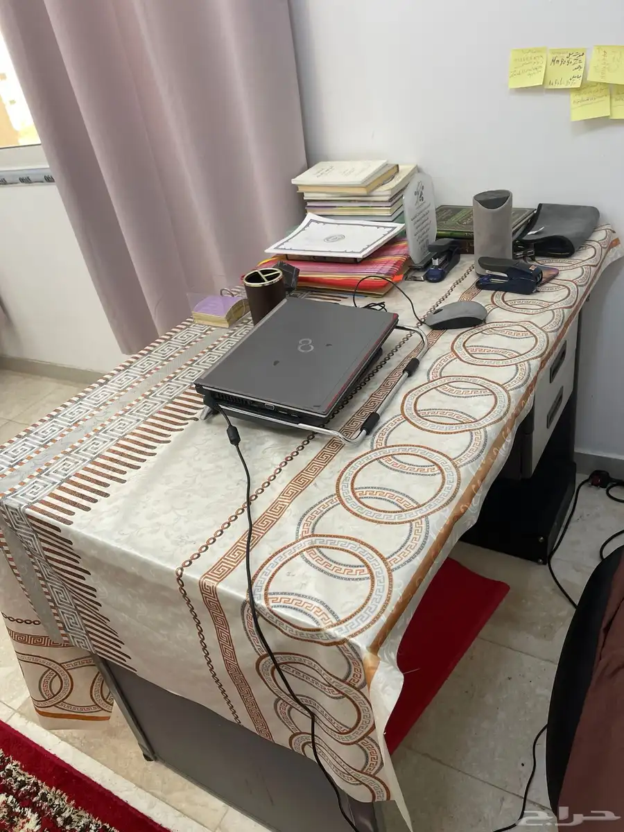 مكتب ومكتبة للبيع 1