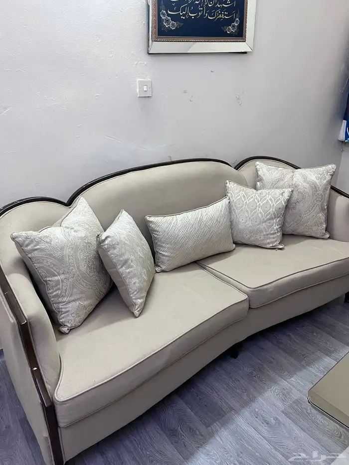 كنب للبيع شبه جديد استخدام خفيف اربع قطع 1