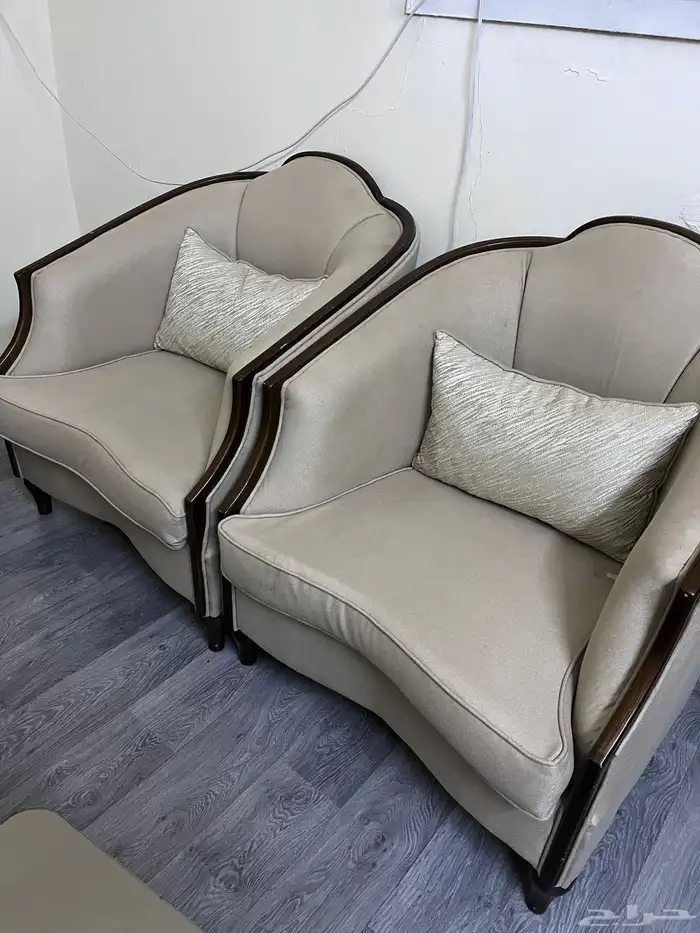 كنب للبيع شبه جديد استخدام خفيف اربع قطع 0