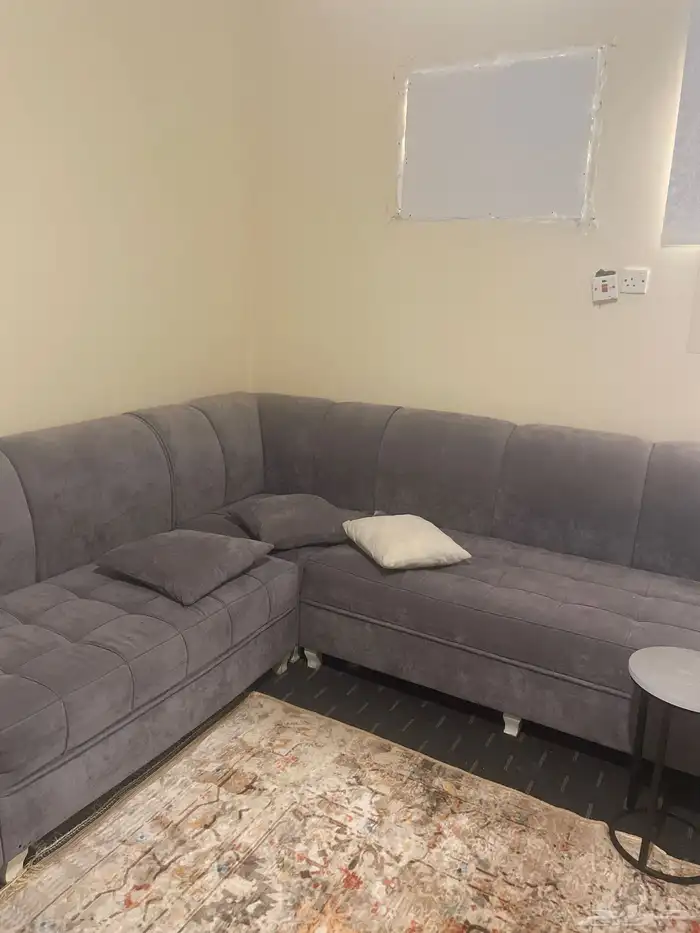 كنب. للبيع خمس قطع.مع المخدات ب450ريال 1