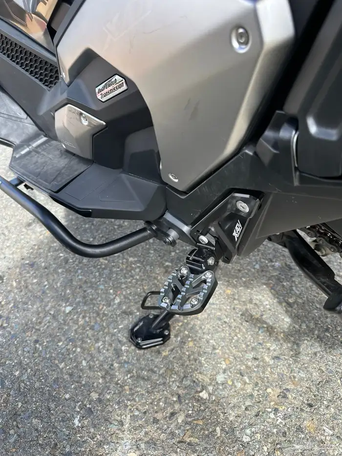 هوندا XADV750 موديل 24 بحالة ممتازة 5