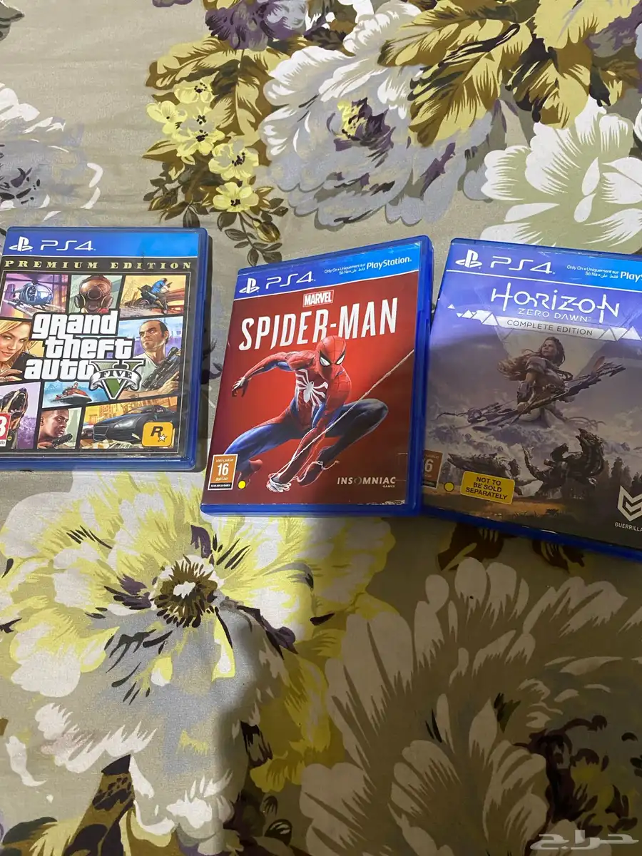 ثلاثة ألعاب ps4 للبيع 0