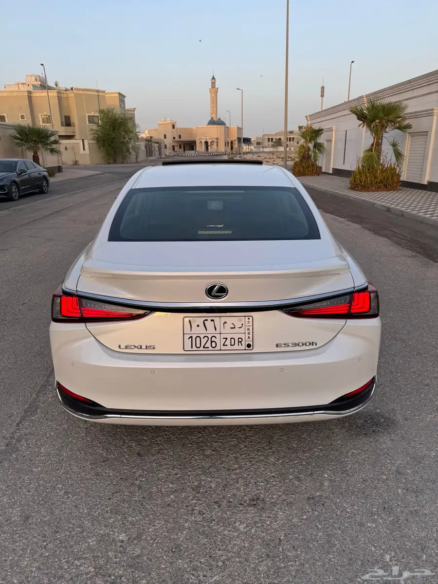 لكزس ES300 سعودي 2023 5
