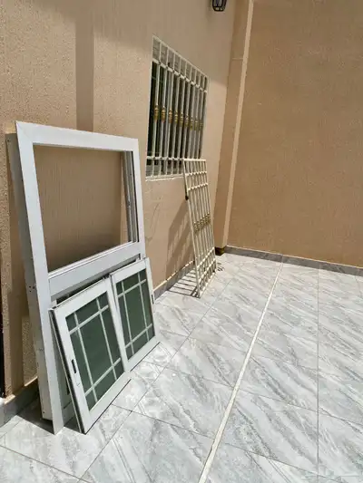 نافذه ب الدربزين 0