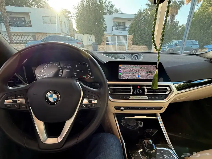 BMW 320i 11