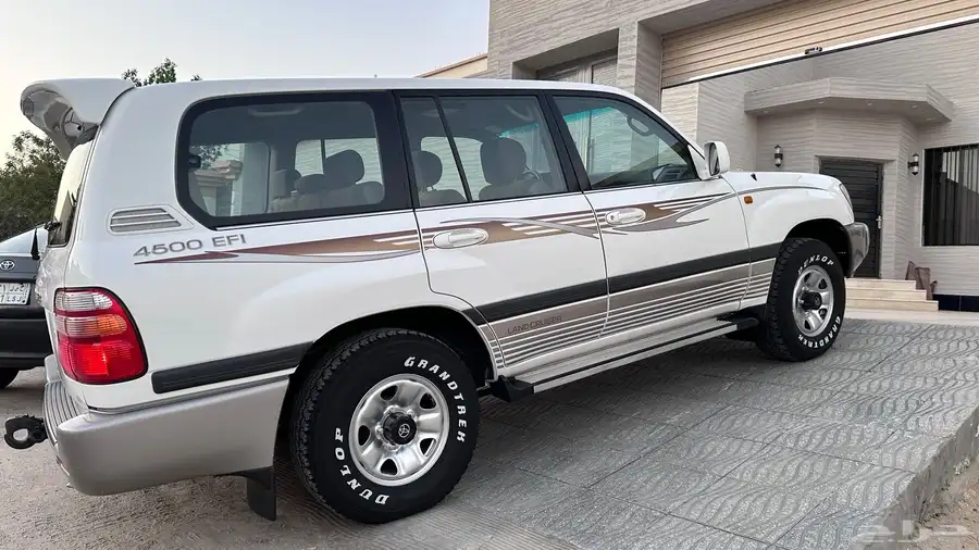 لاندكروزر 2002 GXR قير عادي مخزن عداد 157 الف 13