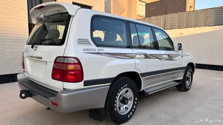 لاندكروزر 2002 GXR قير عادي مخزن عداد 157 الف 2