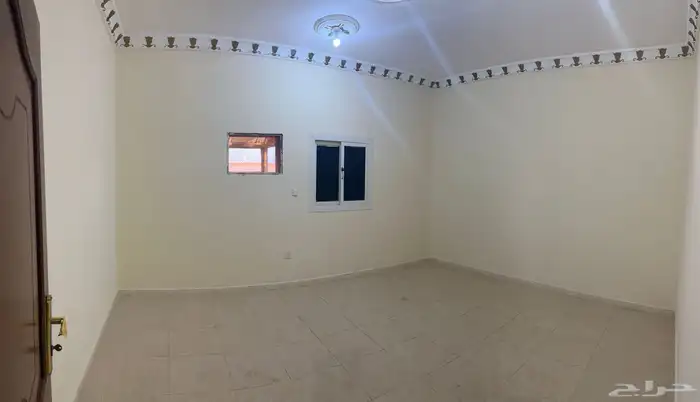 شقة للإيجار بمخطط الرياض 4 غرف 3