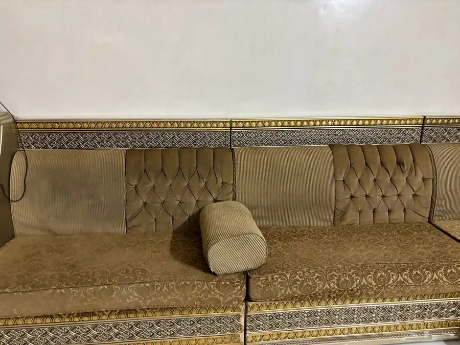 كنب وطاوله نظيف 2