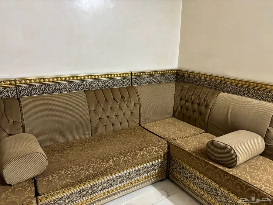 كنب وطاوله نظيف 3