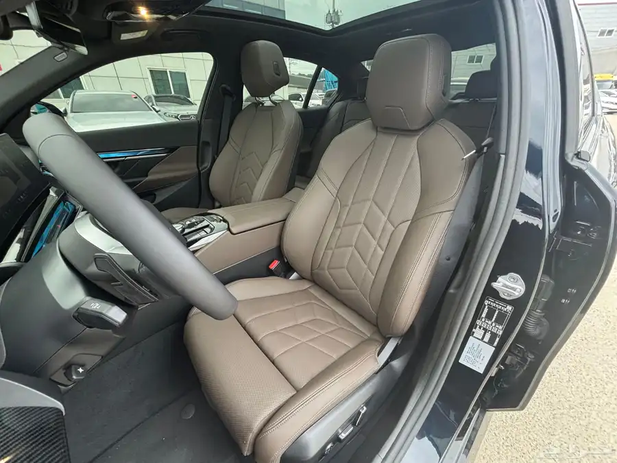BMW 520i 2025 M sports تم البيع 14