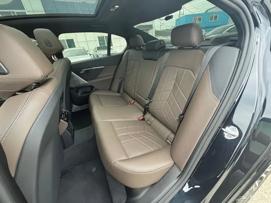 BMW 520i 2025 M sports تم البيع 22