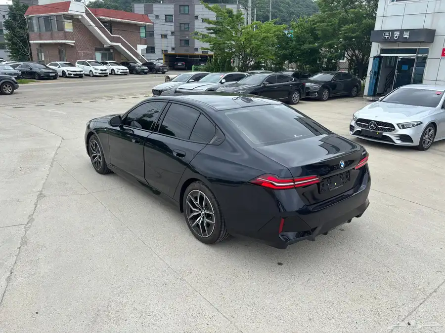 BMW 520i 2025 M sports تم البيع 2