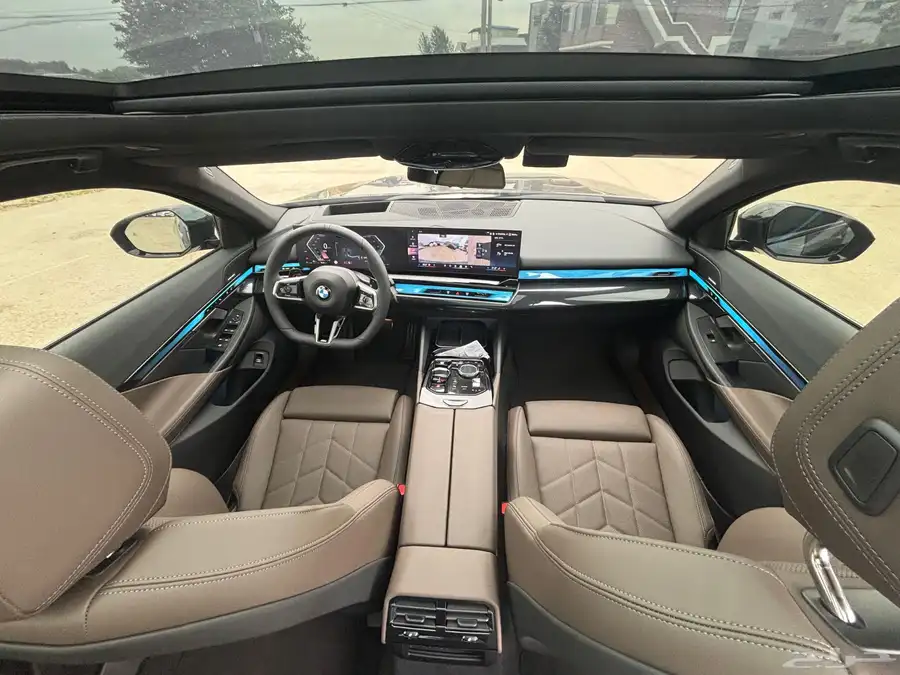 BMW 520i 2025 M sports تم البيع 26