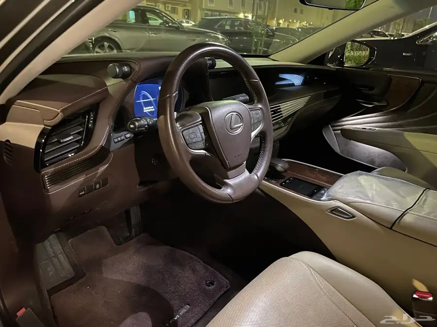 لكزس LS500 1