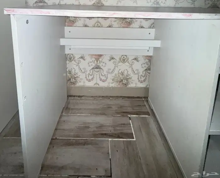 مكتب ابيض من ايكيا 1