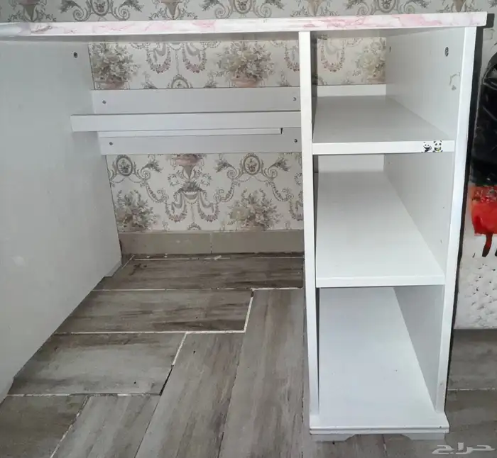 مكتب ابيض من ايكيا 2