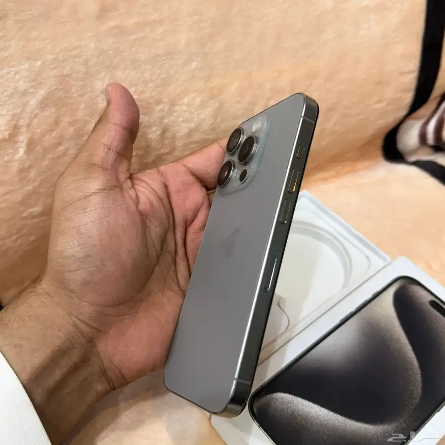 ايفون 15برو مكسوره شاشه 4
