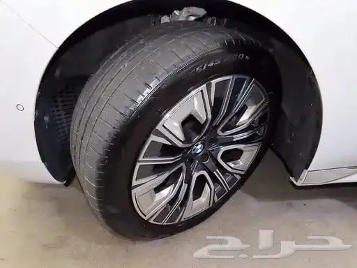 740i 2023 15
