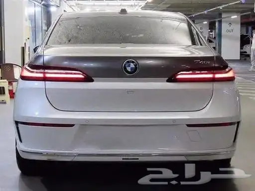 740i 2023 4