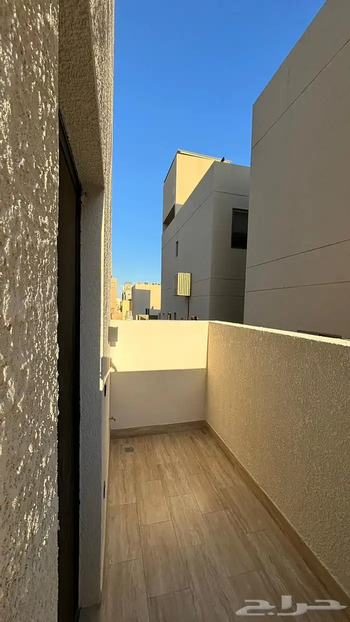 دور اول للإيجار حي النرجس 14