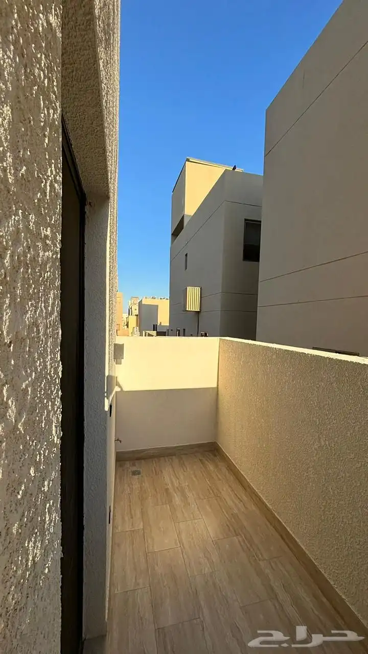 دور اول للإيجار حي النرجس 14