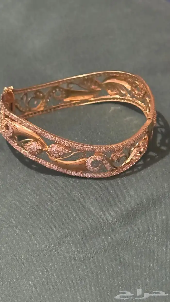 اسورة ذهب للبيع 1