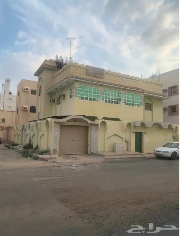 عماره فيلا دورين للبيع في حي الشرايع 0