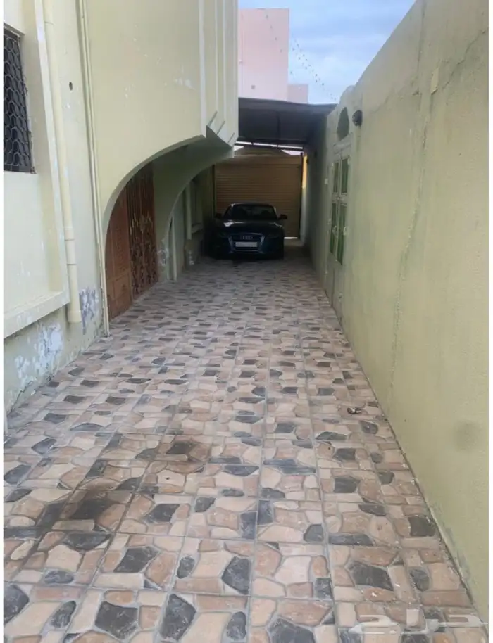 عماره فيلا دورين للبيع في حي الشرايع 1