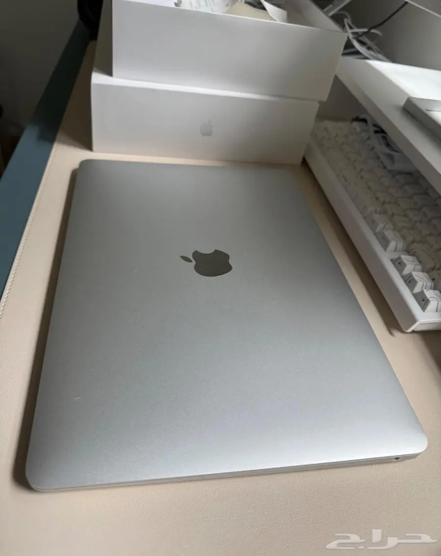 ماك بوك اير نظيف جدااmackbook air M1 7