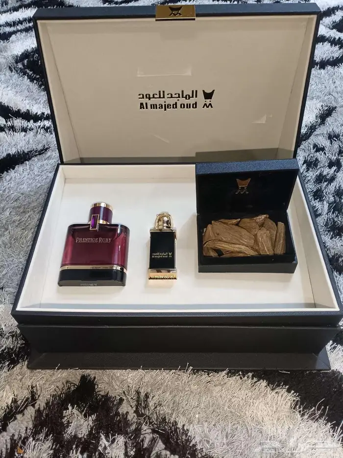 للبيع بوكس هدية من الماجد عود وعطور 2